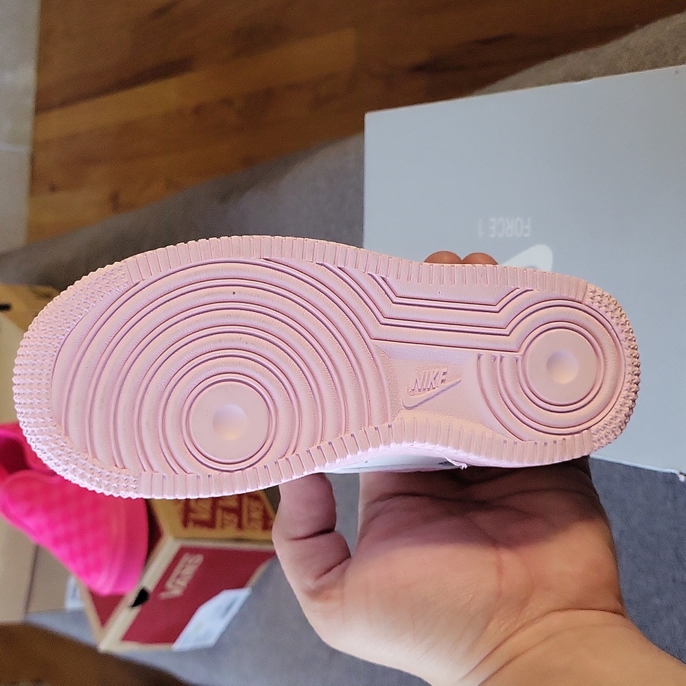 Pink and white nike air force 1 - Picture 3 of 4